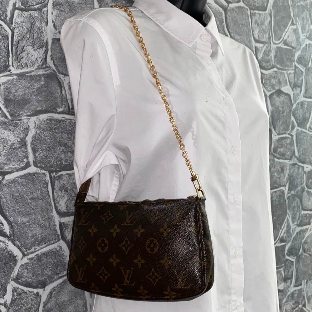 Authentic Louis Vuitton Pochette Monogram Accessories Bag - Picture 4 of 17